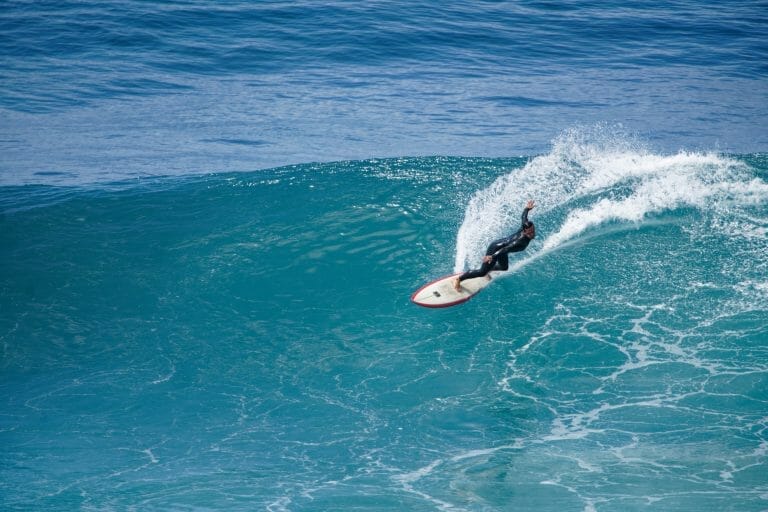 Jardim do Mar surfing